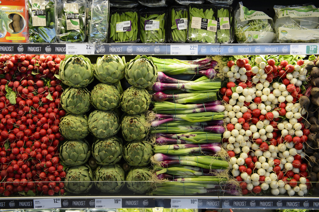 15-30 procent grönsaker och frukt ratas i produktionsledet på grund av avvikande utseende.  Foto: Henrik Montgomery/TT