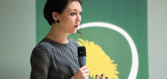 ”Migrationsverket har alltid haft i uppdrag att jobba med återvändande. Viktigt för oss är att det sker så rättssäkert som möjligt” säger Maria Ferm, Miljöpartiets migrationspolitiska talesperson. Foto: Miljöpartiet de gröna.