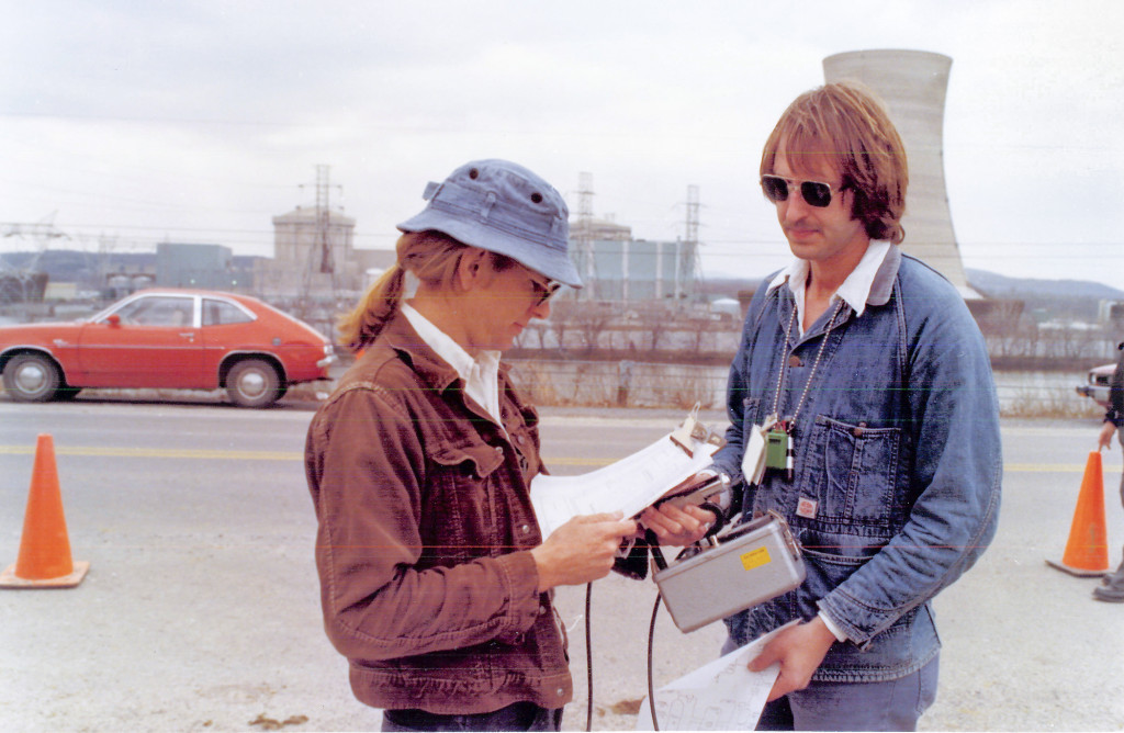Mätning av strålning utanför kärnkraftverkets kontrollgräns under TMI-krisen 1979. Foto: Klas Lundström